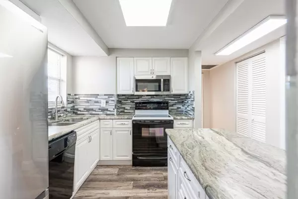 Palm Springs, FL 33461,729 Lori DR 305