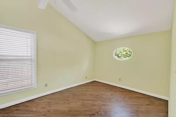 Lake Worth Beach, FL 33460,817 N Palmway