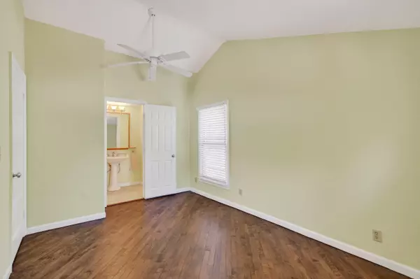 Lake Worth Beach, FL 33460,817 N Palmway