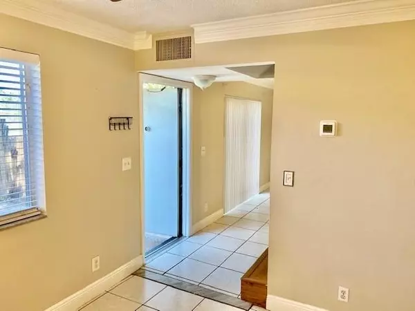 2124 Sherwood Forest BLVD 35, West Palm Beach, FL 33415