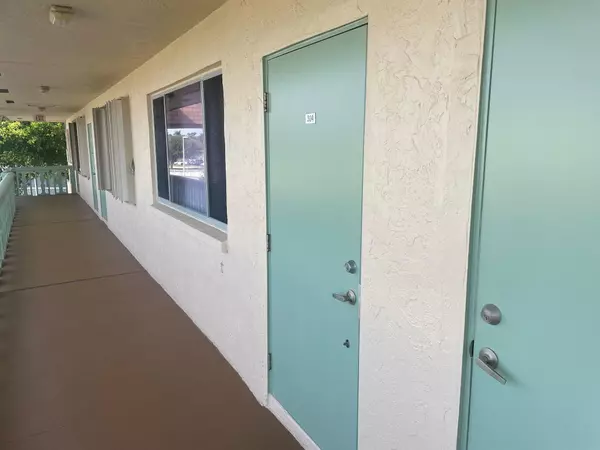 Palm Springs, FL 33461,400 Village Green CIR 304