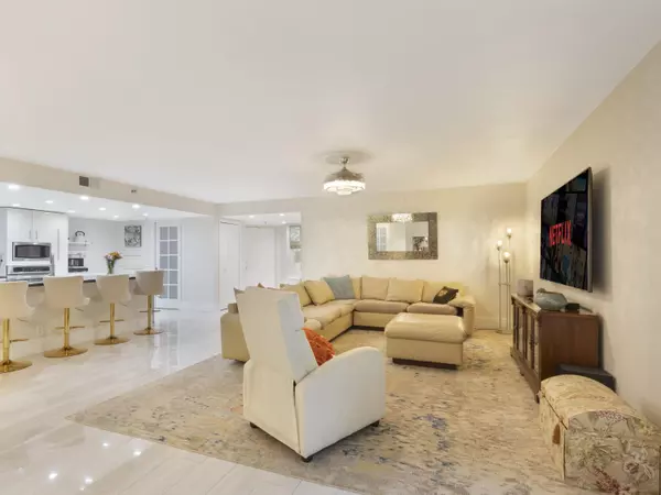 Delray Beach, FL 33444,955 Egret CIR 102