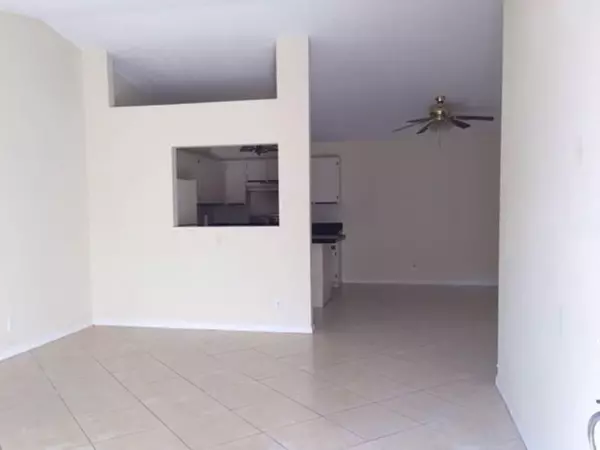 West Palm Beach, FL 33409,4328 Woodstock DR D