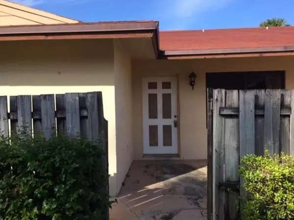 West Palm Beach, FL 33409,4328 Woodstock DR D