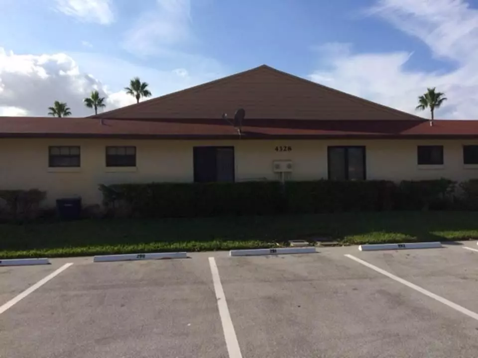 West Palm Beach, FL 33409,4328 Woodstock DR D