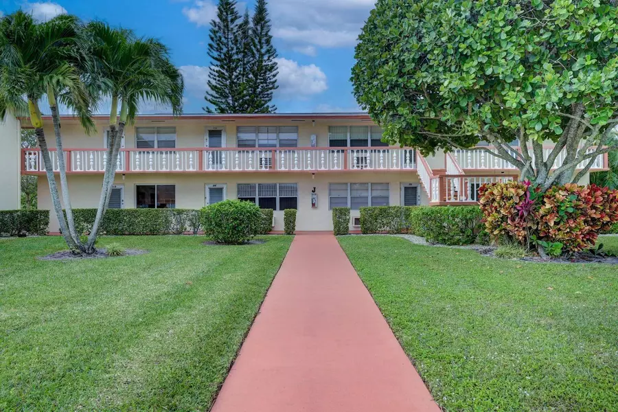 208 Chatham J 208, West Palm Beach, FL 33417