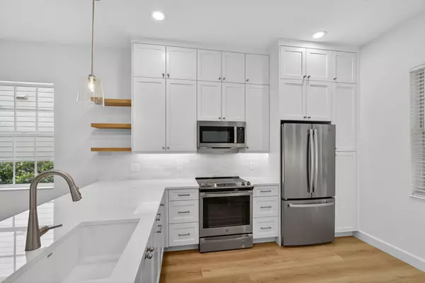 Jupiter, FL 33458,215 Poinciana DR