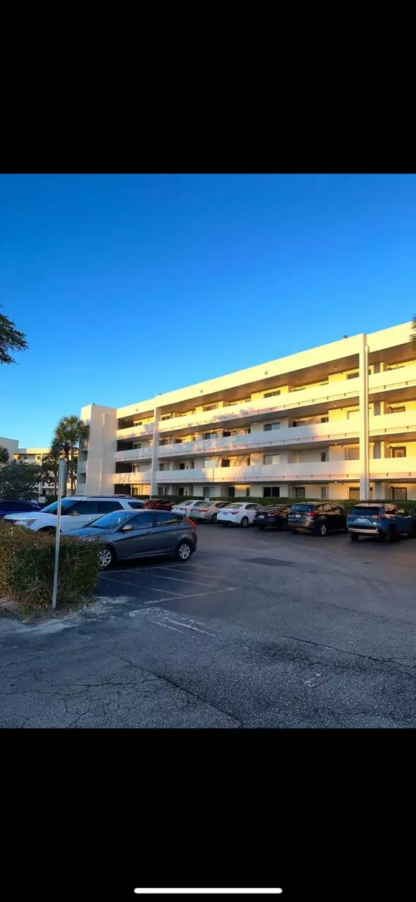 3186 Via Poinciana 211, Lake Worth, FL 33467