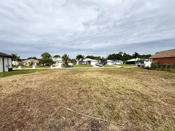 Port Saint Lucie, FL 34953,1867 SW Hickock TER