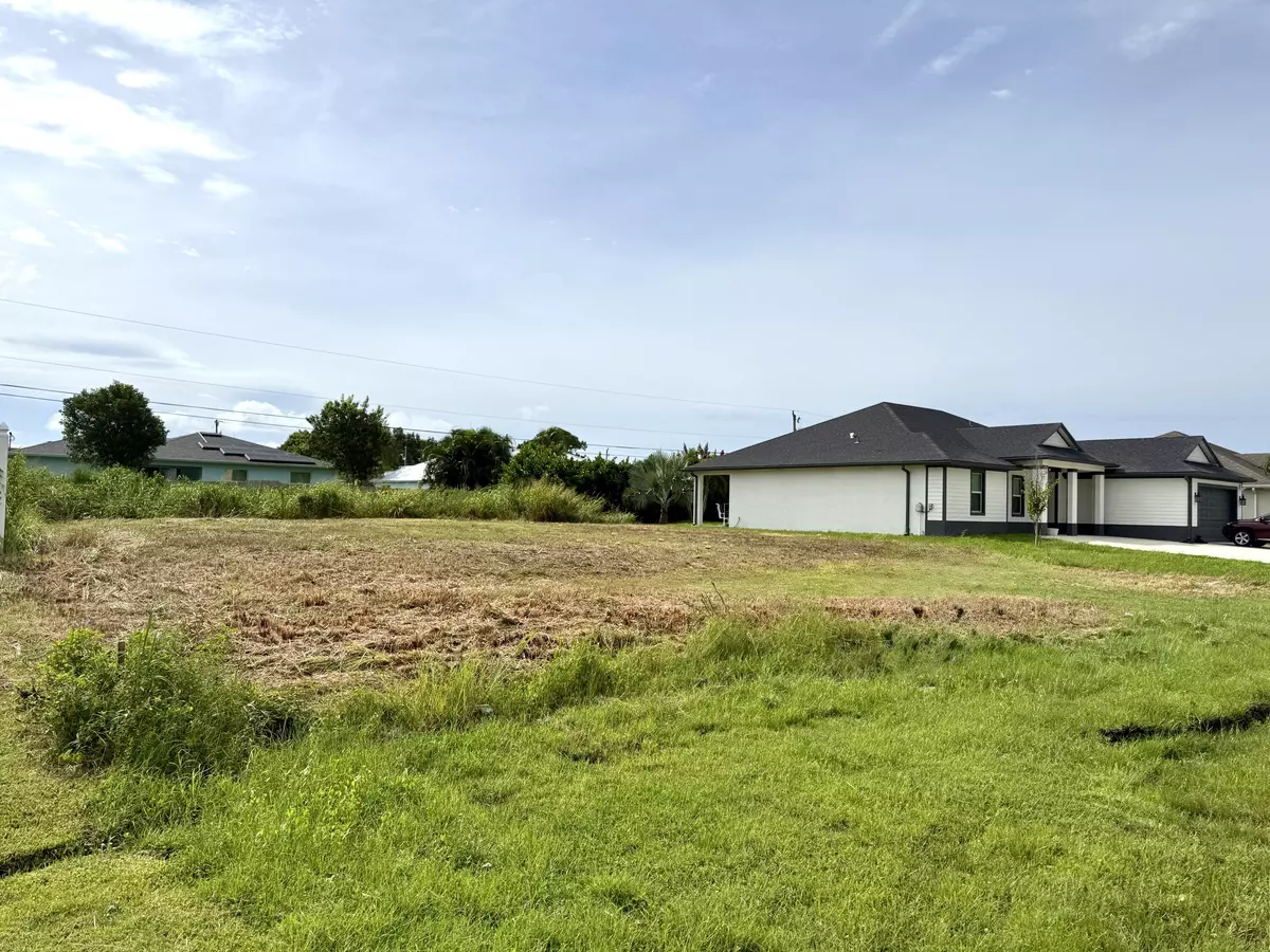 Port Saint Lucie, FL 34953,1867 SW Hickock TER