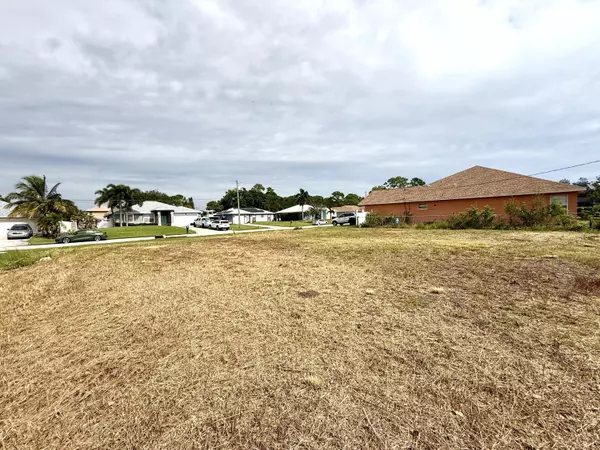 Port Saint Lucie, FL 34953,1867 SW Hickock TER