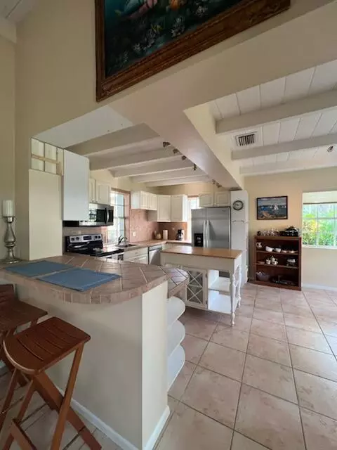 Boca Raton, FL 33486,2098 Juana RD