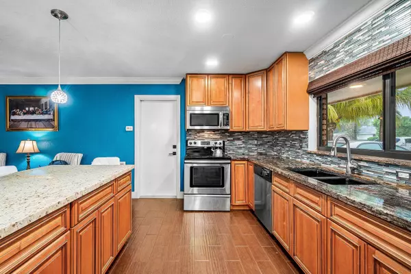 North Palm Beach, FL 33408,734 Fairhaven DR