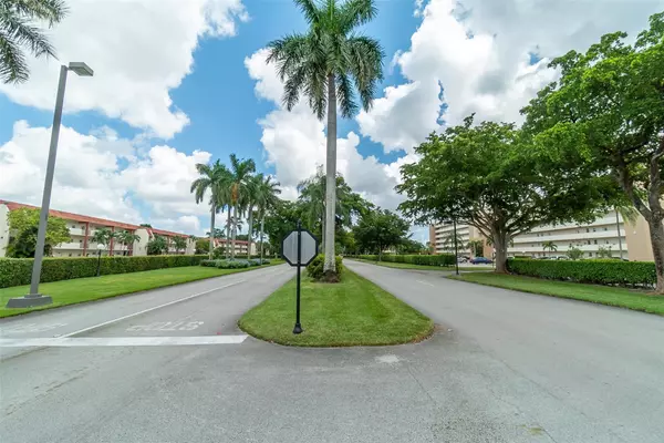 Pembroke Pines, FL 33025,681 S Hollybrook DR 302