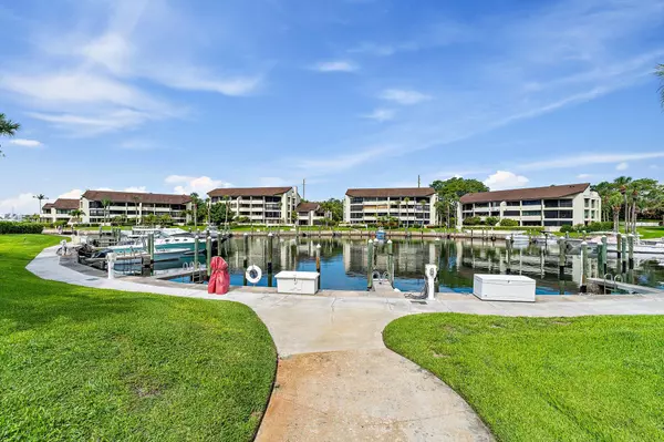 North Palm Beach, FL 33408,1133 E Marine WAY I-4r