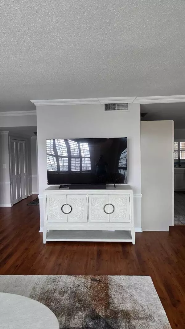 Palm Beach, FL 33480,3475 S Ocean BLVD 302