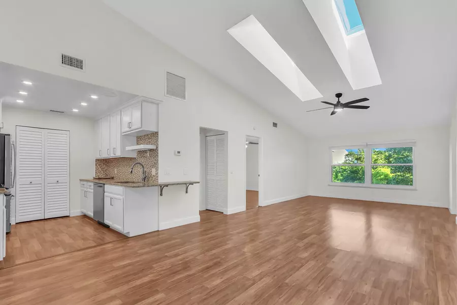 8420 SE Croft Circle CIR E-7, Hobe Sound, FL 33455