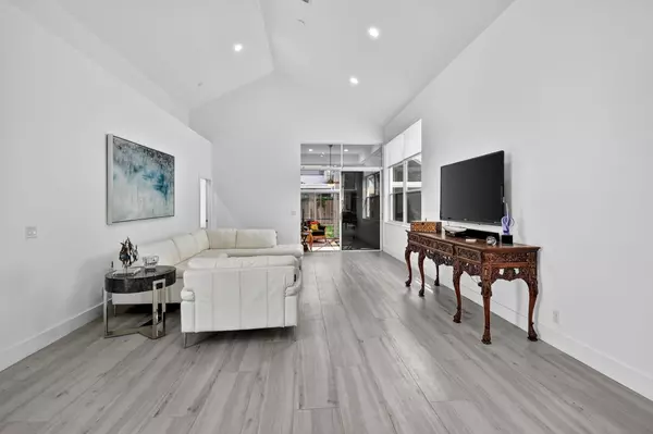 Boca Raton, FL 33496,6668 NW 25th TER