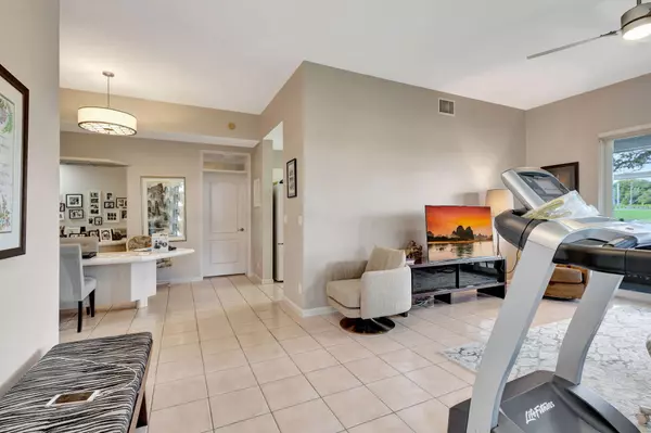 Lake Worth, FL 33449,10315 N Andover Coach LN A2