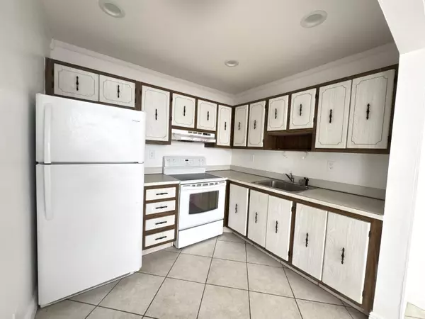 Delray Beach, FL 33484,80 Normandy B