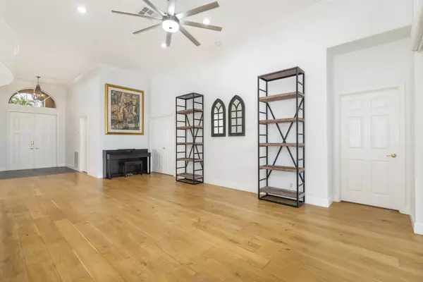 Atlantis, FL 33462,248 Palm CIR