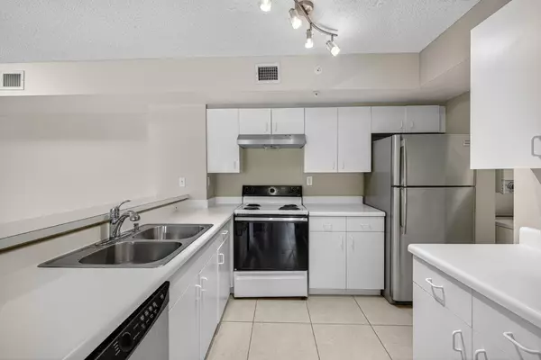 Davie, FL 33328,2640 S University DR 220