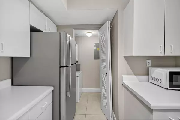 Davie, FL 33328,2640 S University DR 220