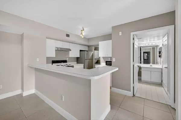 Davie, FL 33328,2640 S University DR 220