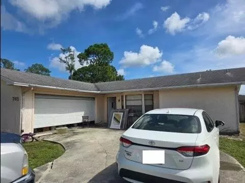 765 SE Floresta DR, Port Saint Lucie, FL 34983