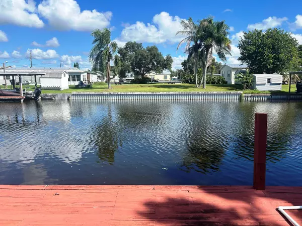 Okeechobee, FL 34974,2043 SE 34th LN