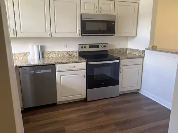 Stuart, FL 34994,1270 SE Parkview PL B3