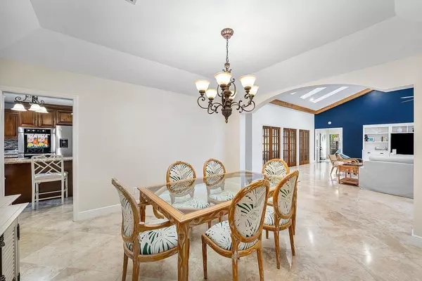 Boca Raton, FL 33496,3050 St James DR