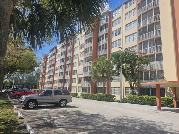 Miami, FL 33179,1780 NE 191st ST 608-2