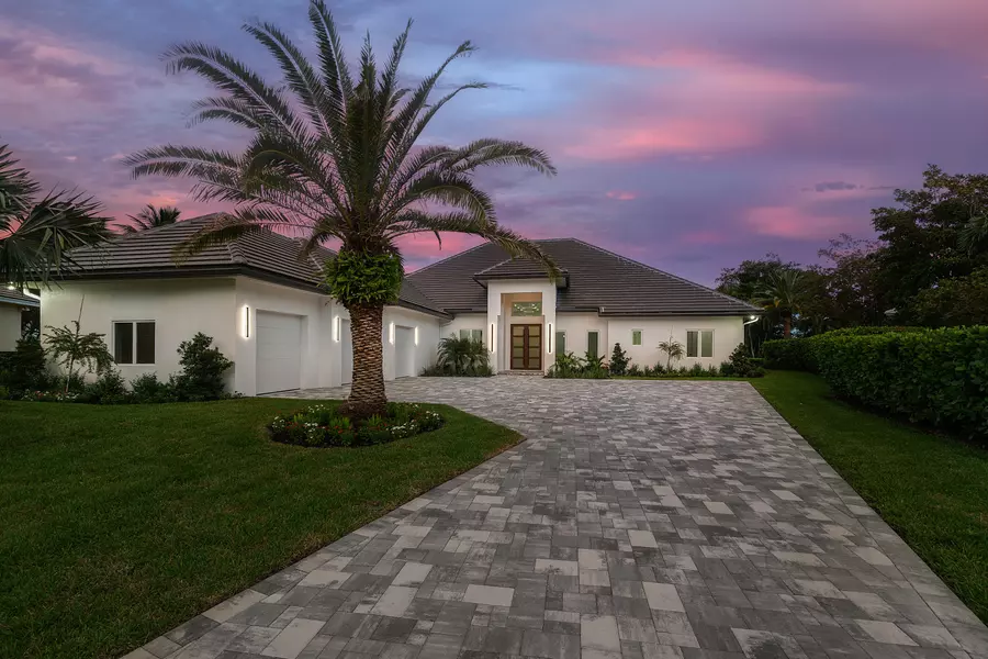 100 Glenbrook CT, Atlantis, FL 33462