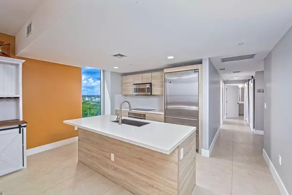 North Miami Beach, FL 33160,16385 Biscayne BLVD 1821