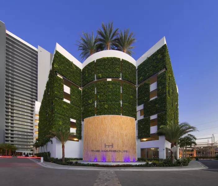 16385 Biscayne BLVD 1821, North Miami Beach, FL 33160