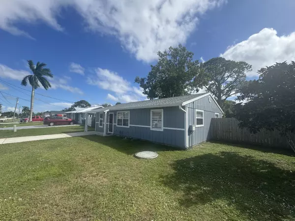 Port Saint Lucie, FL 34983,692 NW Kilpatrick AVE