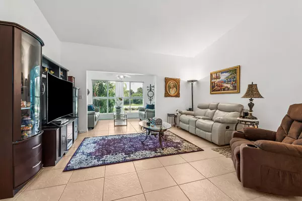 Boynton Beach, FL 33437,5951 Regal Glen DR 202