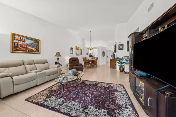 Boynton Beach, FL 33437,5951 Regal Glen DR 202