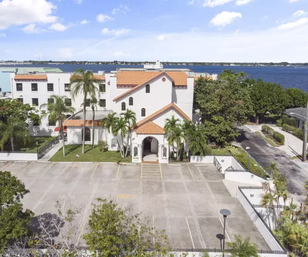 Stuart, FL 34994,221 SE Osceola ST