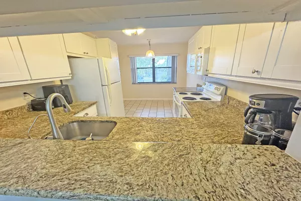 Lake Worth, FL 33467,7706 Tahiti 106 LN 106