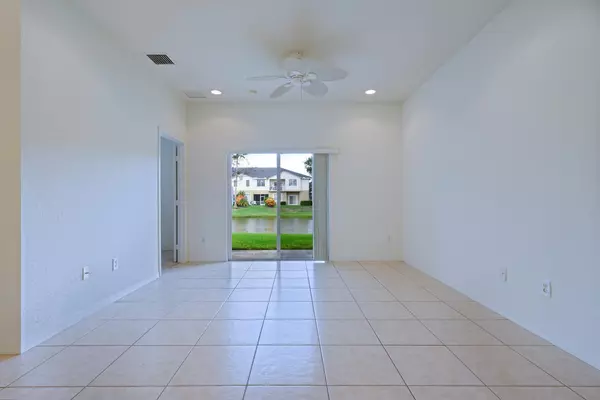 Stuart, FL 34994,1561 SE Hampshire WAY 104