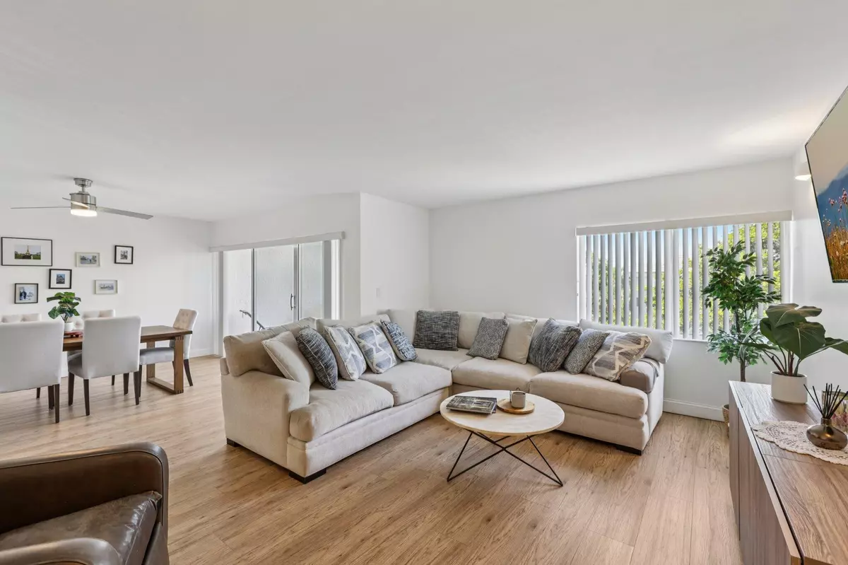 Plantation, FL 33324,721 N Pine Island 406