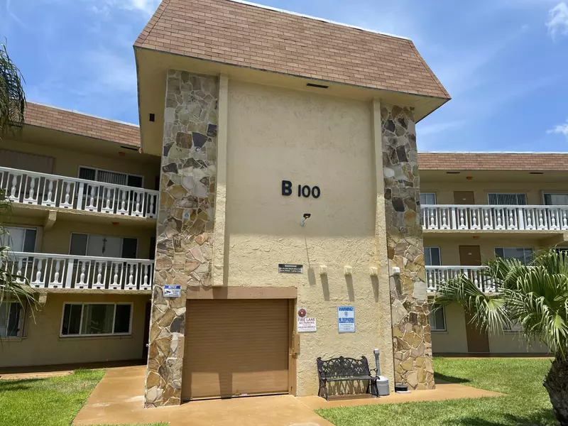 100 E Village Green CIR 312, Palm Springs, FL 33461