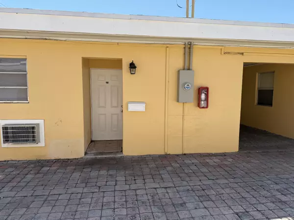 3300 Broadway AVE 11, West Palm Beach, FL 33407