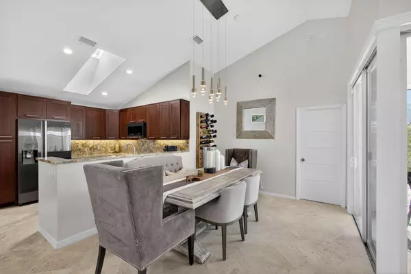 Palm Beach Gardens, FL 33418,31 Windsor LN