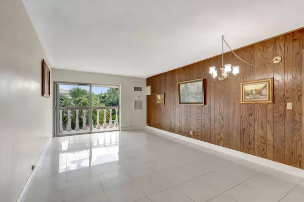 North Palm Beach, FL 33408,148 Yacht Club DR 5