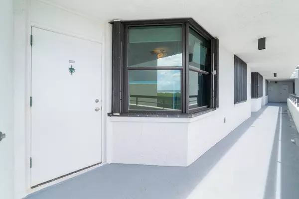 Jensen Beach, FL 34957,8800 S Ocean DR 1102