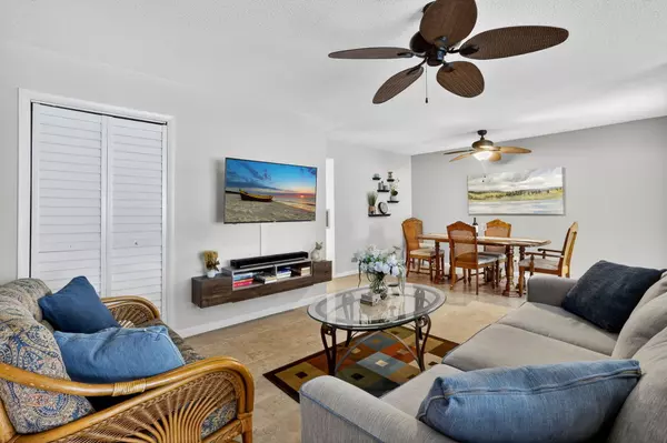 Delray Beach, FL 33445,242 W High Point CT #B