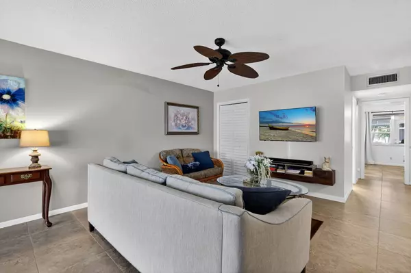 Delray Beach, FL 33445,242 W High Point CT #B